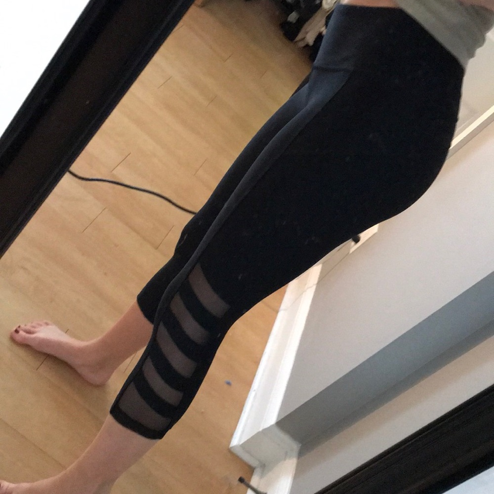 Mondetta crop cutout leggings